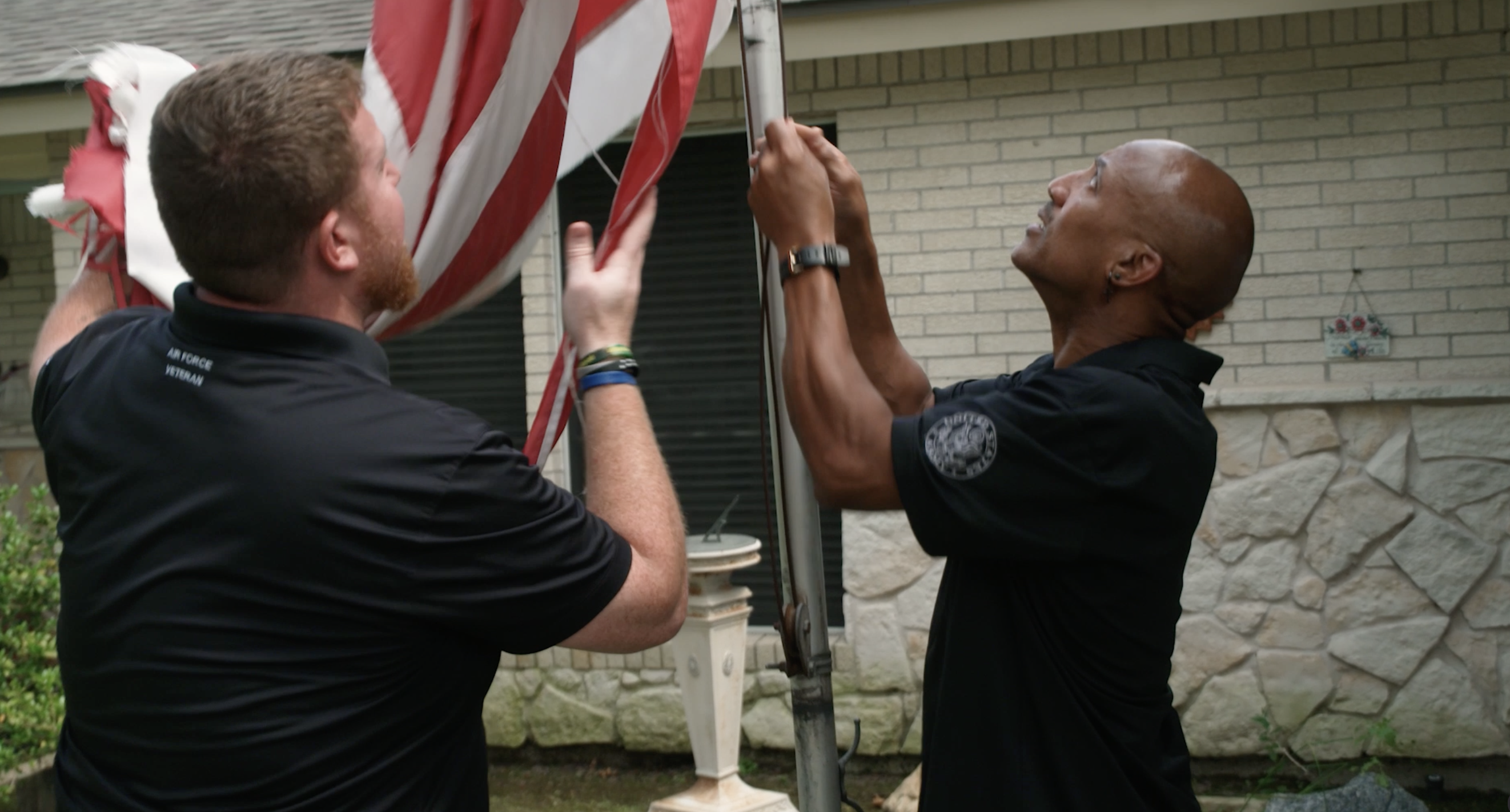 Comcast’s Veteran-led Group Surprises Conroe Homeowner with New Flag for Flag Day 🇺🇸